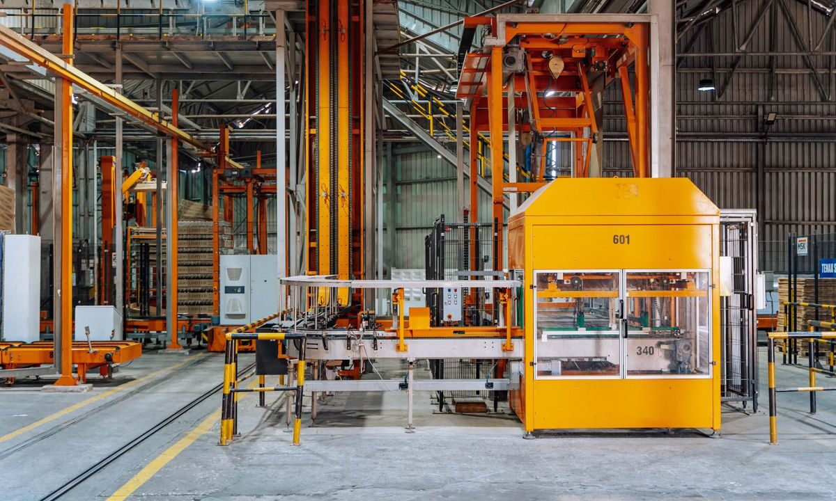 Ce este un sistem SCADA și cum se integrează cu utilajele dintr-o fabrică