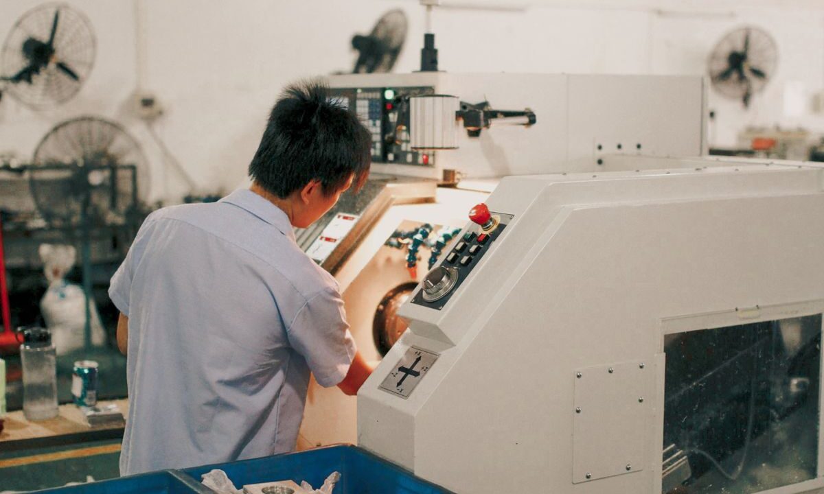 Cum se planifică o schimbare de linie de producție fără pierderi mari de timp